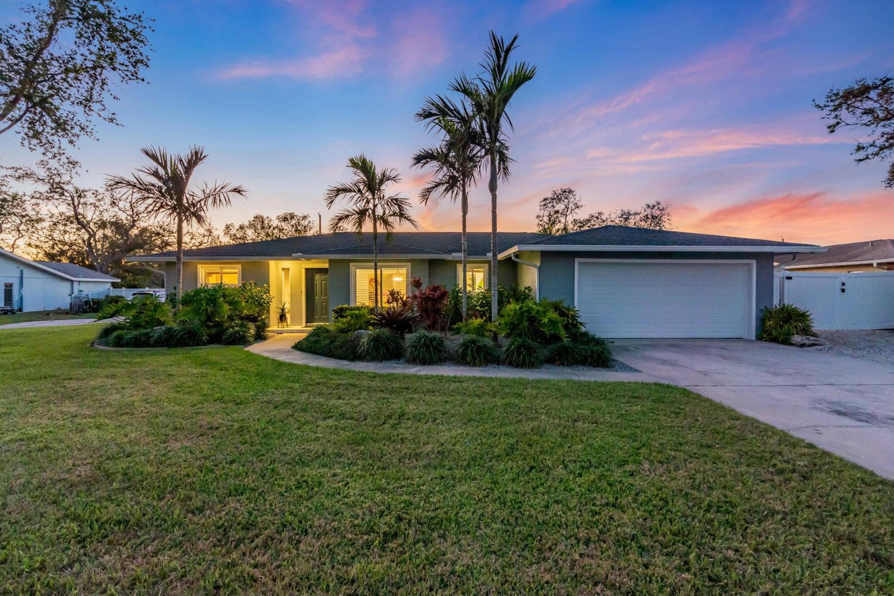 Hotel Flamingo Royale Beach Luxury Resort - Image 1