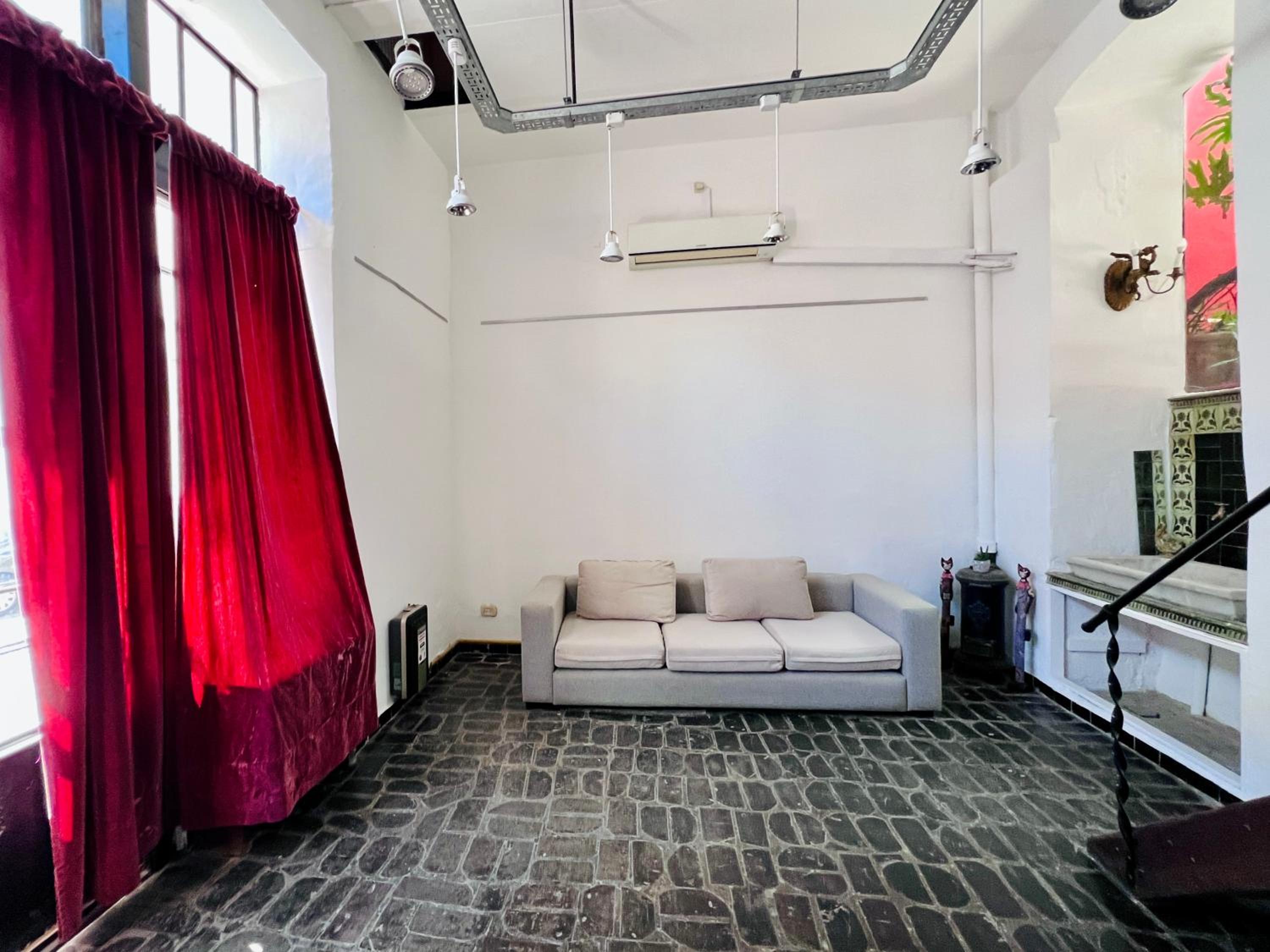 Artist' s House in the heart of San Telmo