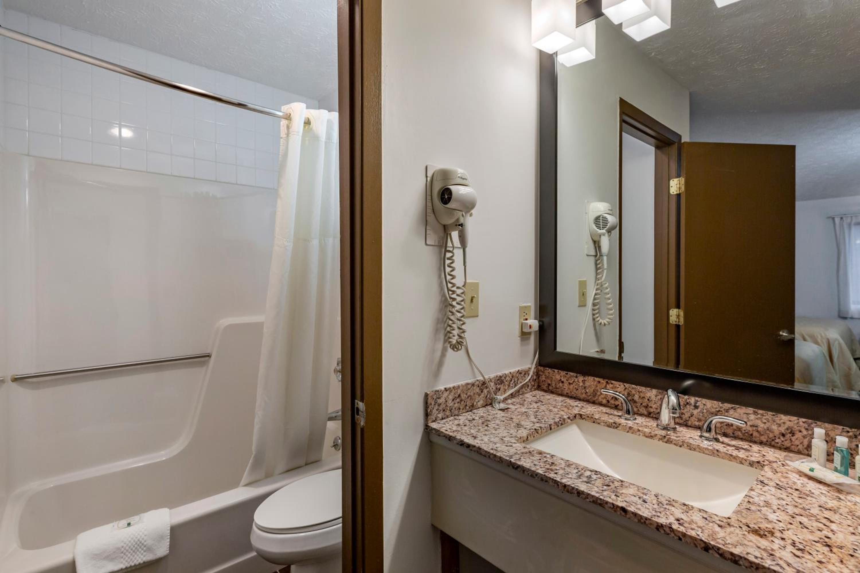 Quality Inn Austintown-Youngstown West