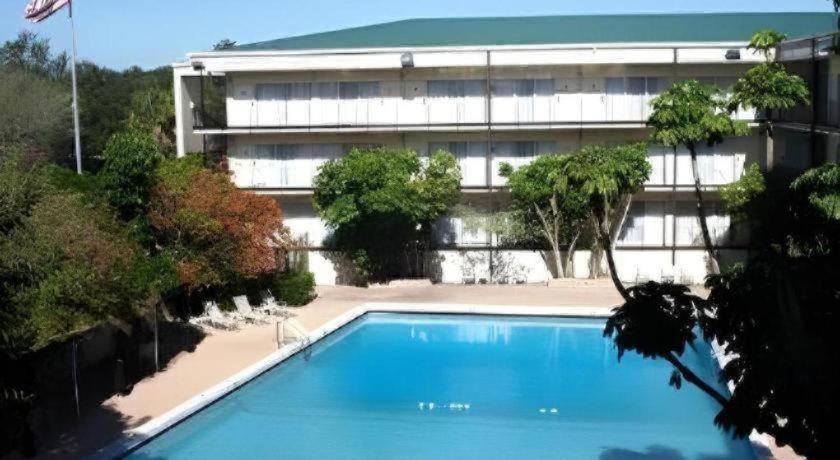 Magnuson Grand Conference Hotel