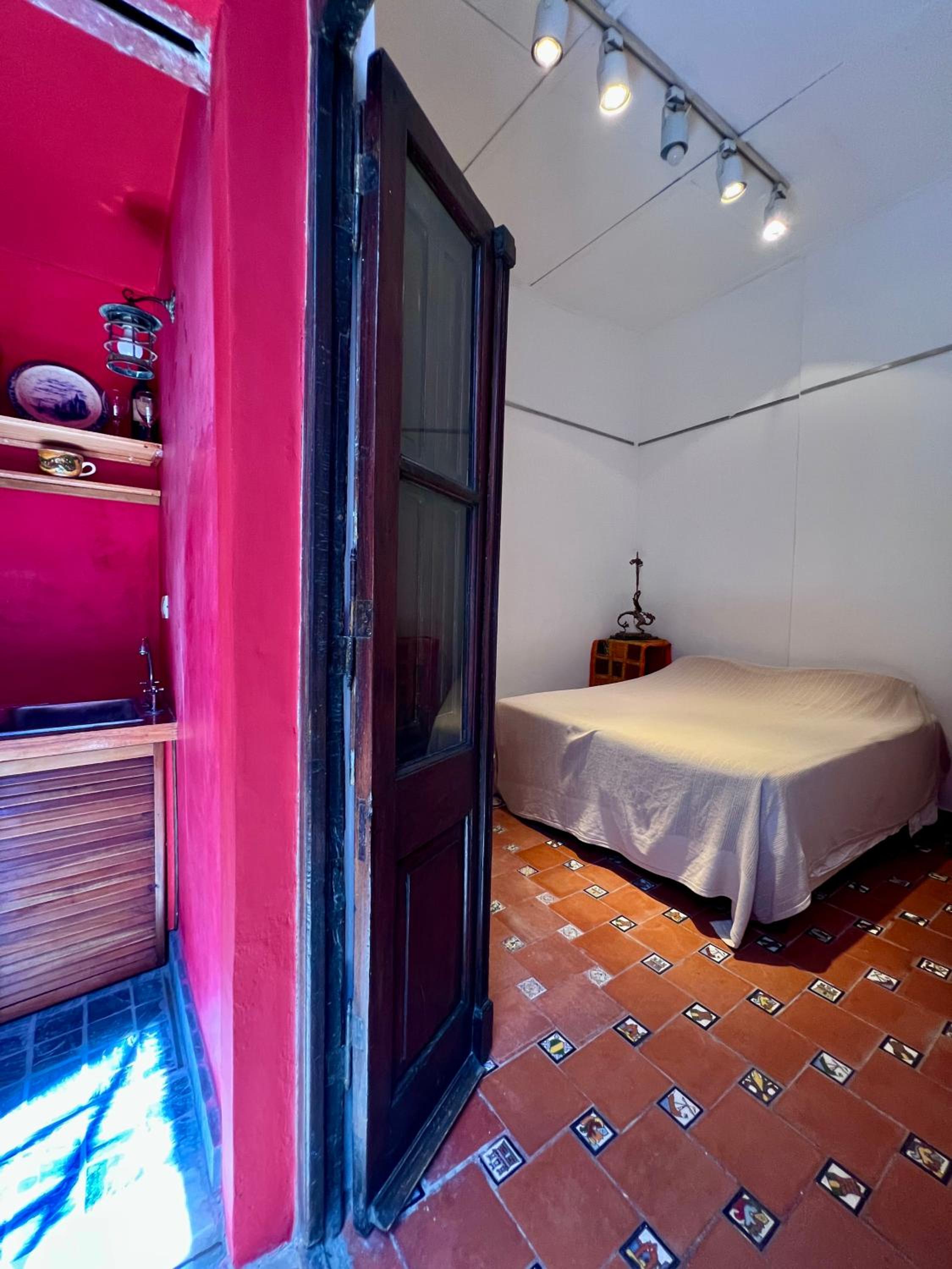 Artist' s House in the heart of San Telmo
