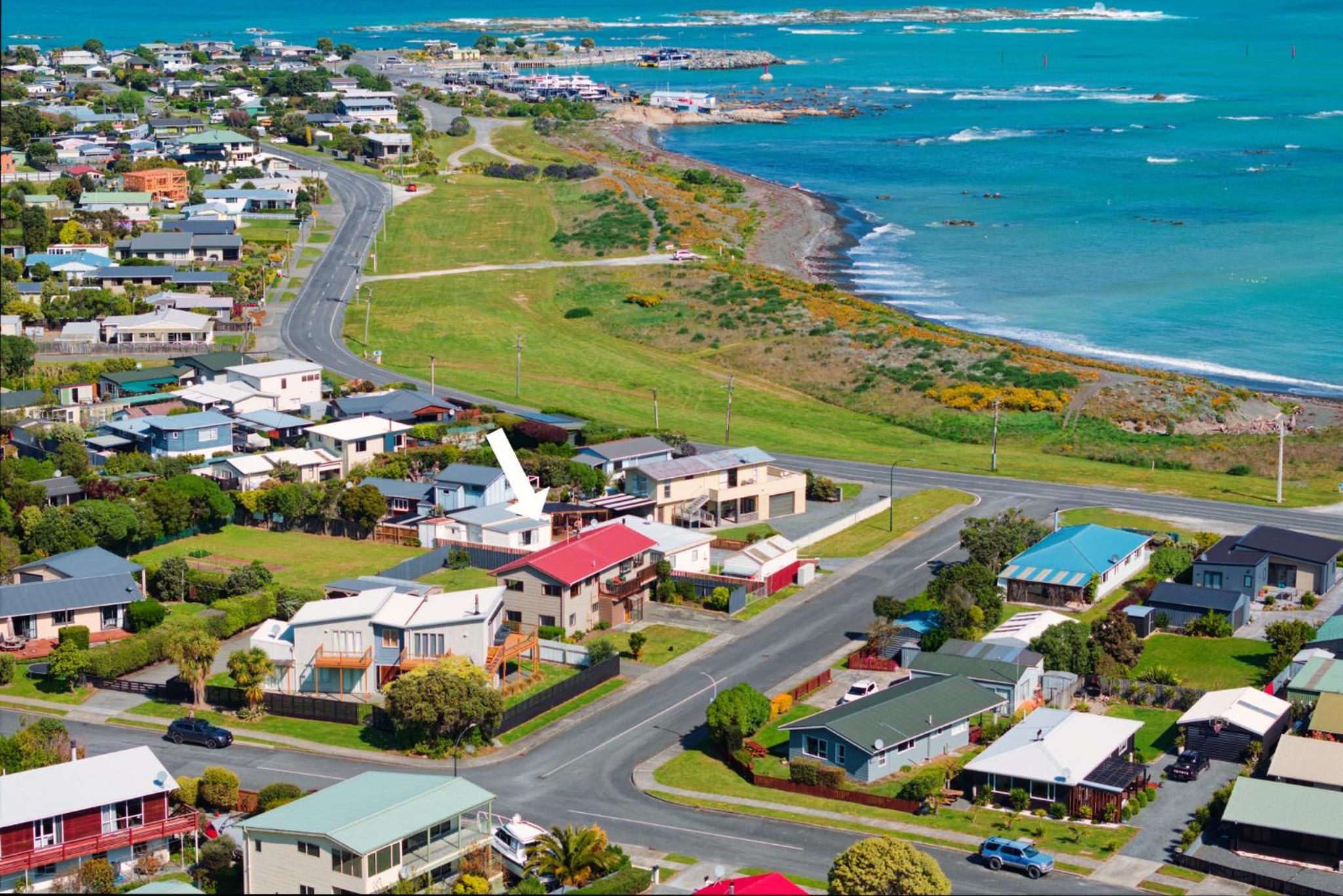 A Classic Kiwi Bach in South Bay view 3