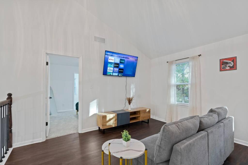 Pet Friendly, Loft, Deck,Nature near Truist Park , ATL view 3