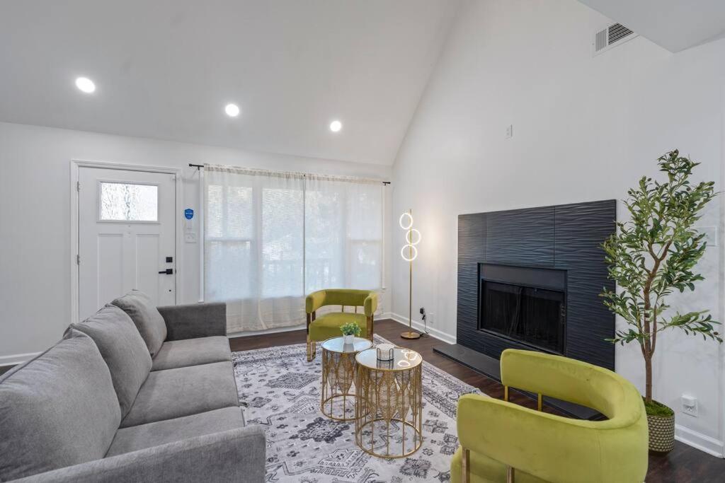Pet Friendly, Loft, Deck,Nature near Truist Park , ATL view 4