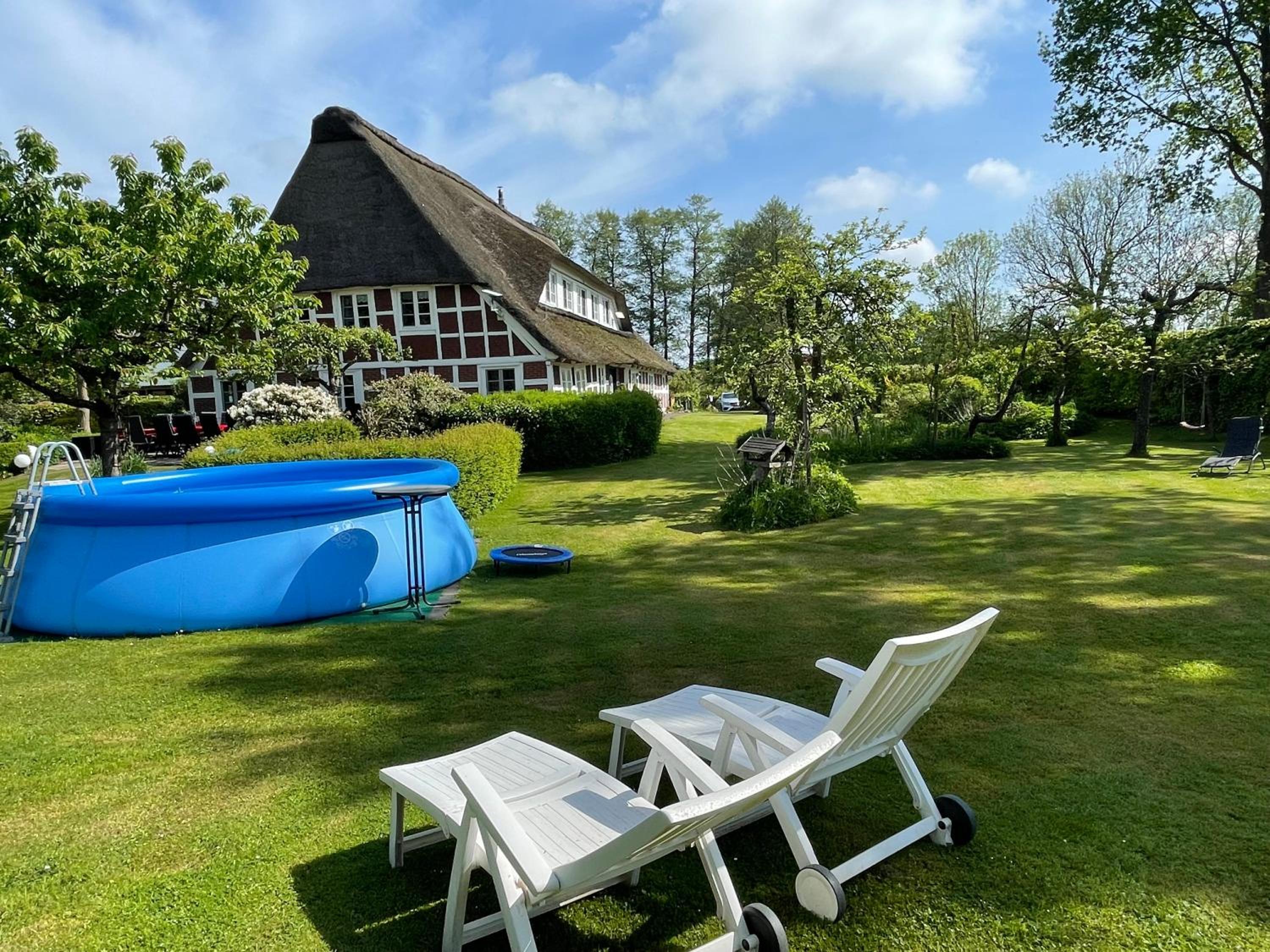 Luxus-Landhaus Nordsee, Sommer-Pool, Kaminofen, große Terrasse, Grill, 2 Schlafzimmer, Küche, Bad, WLAN,