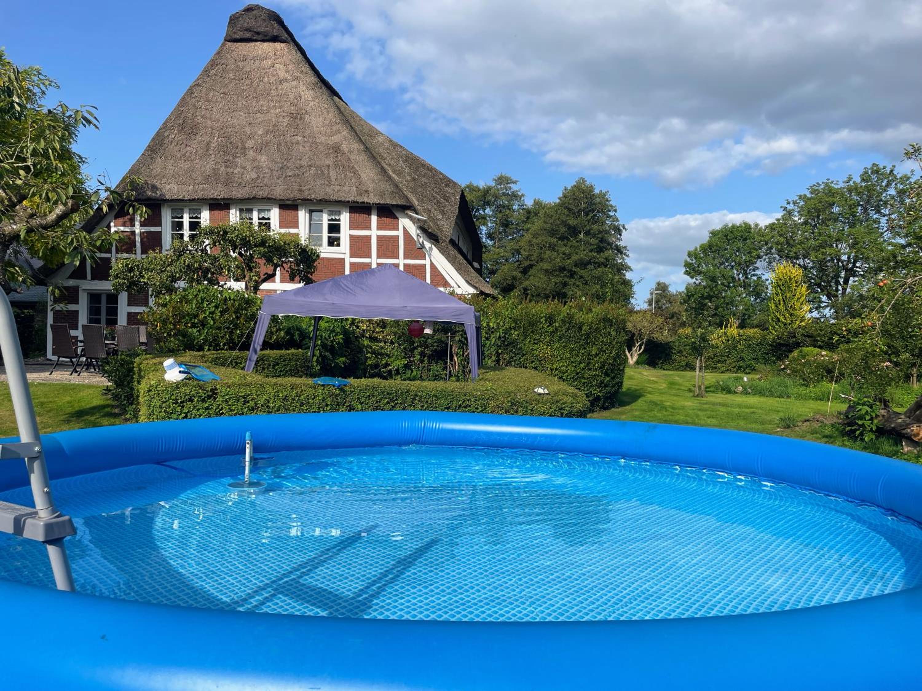 Luxus-Landhaus Nordsee, Sommer-Pool, Kaminofen, große Terrasse, Grill, 2 Schlafzimmer, Küche, Bad, WLAN,