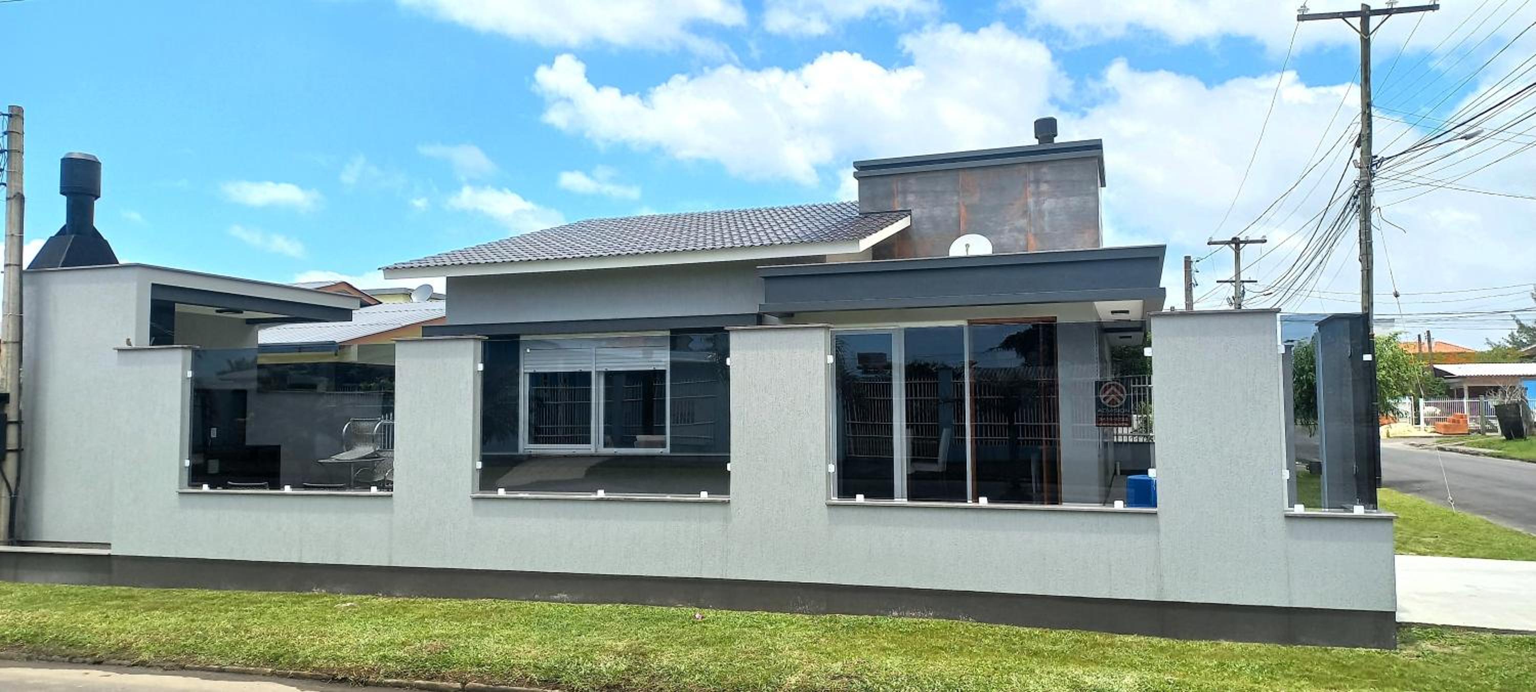 Casa Com Três Dormitórios Pertinho Do Mar Em Capão Da Canoa