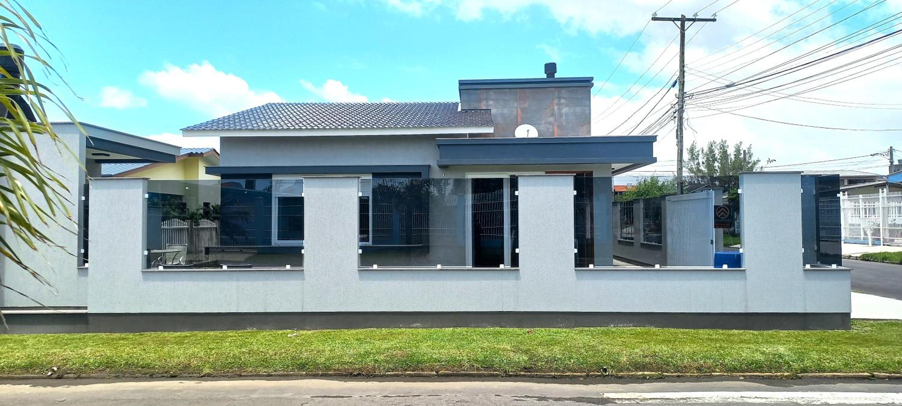 Casa Com Três Dormitórios Pertinho Do Mar Em Capão Da Canoa