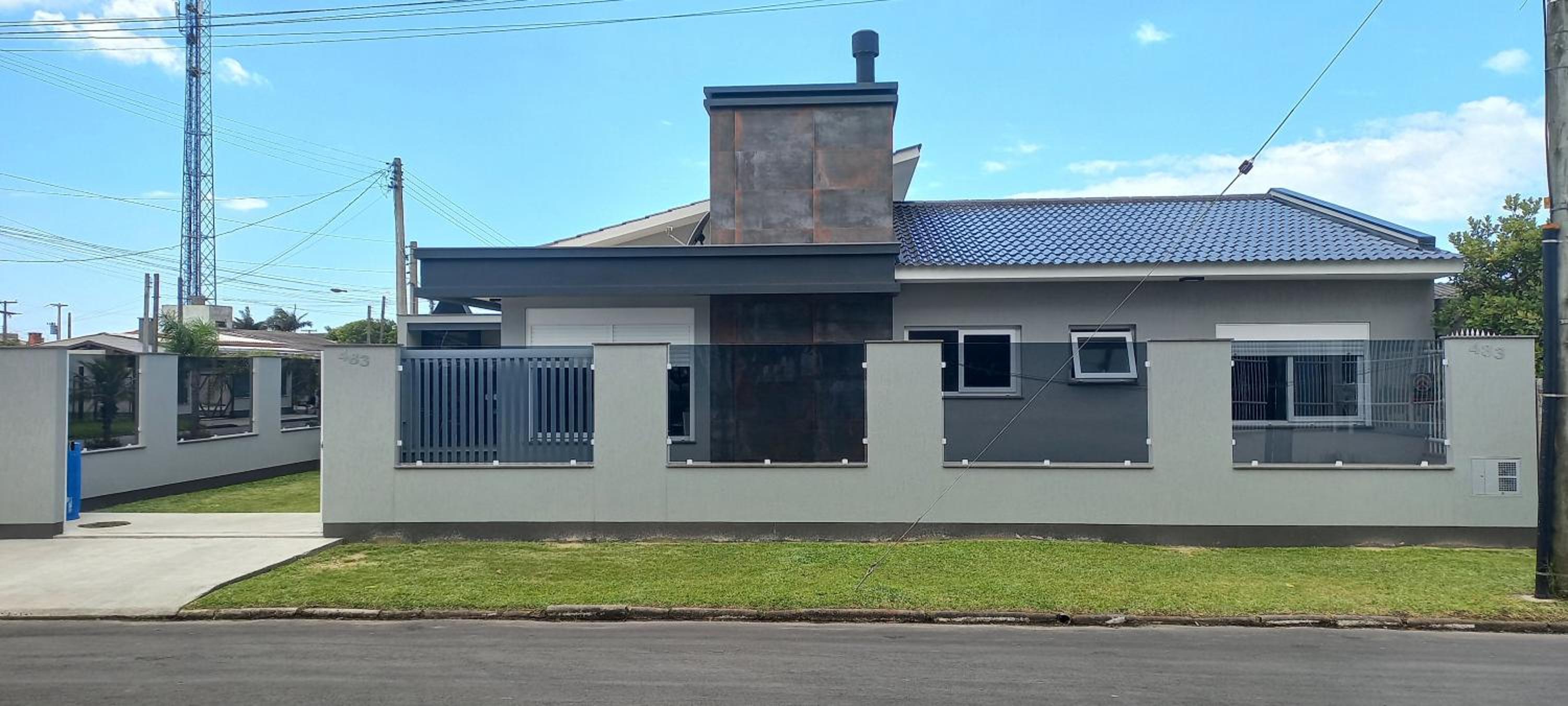Casa Com Três Dormitórios Pertinho Do Mar Em Capão Da Canoa