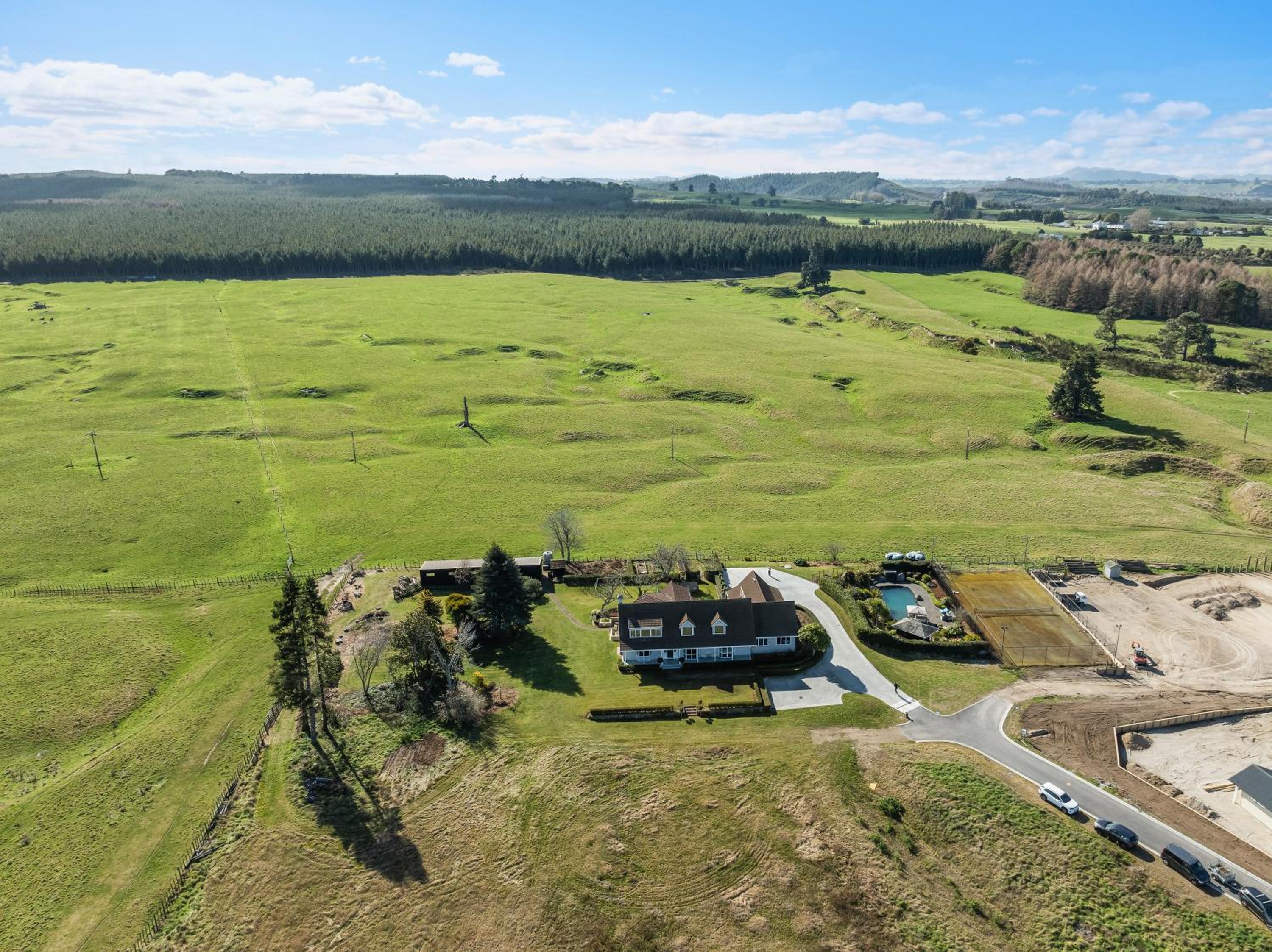 Lake Taupō Estate for 18 | Pool, Spa & Big Views view 5