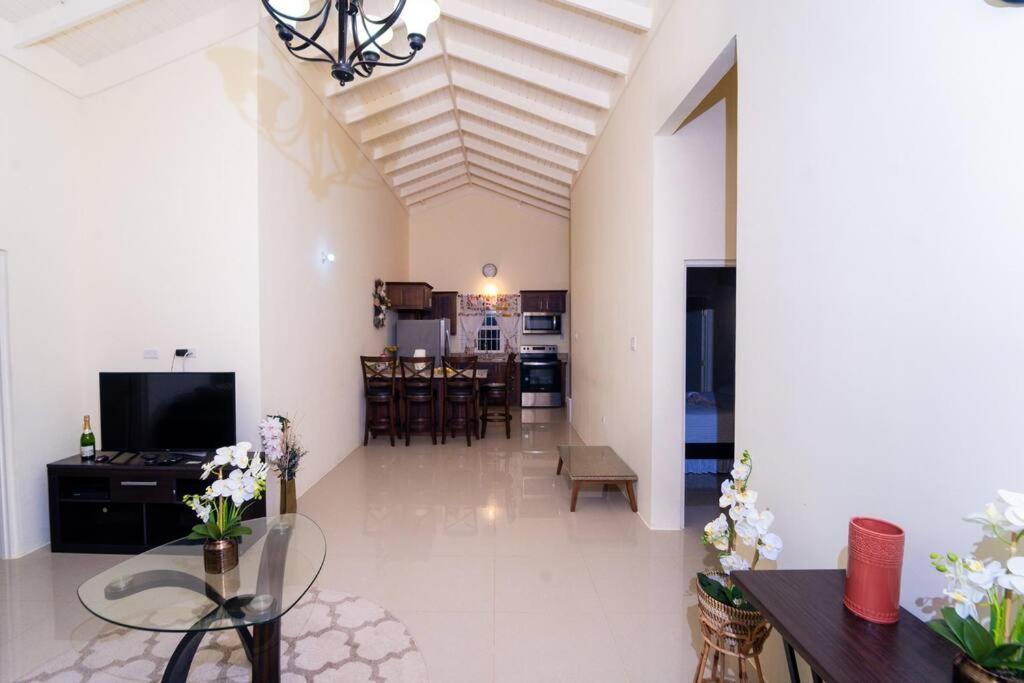 Tropical Escape, 2 Bedroom Vacation Oasis view 5