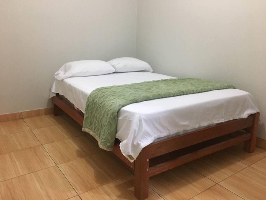 Depa en 1er piso y cochera, cerca a la plaza y UNSCH view 4