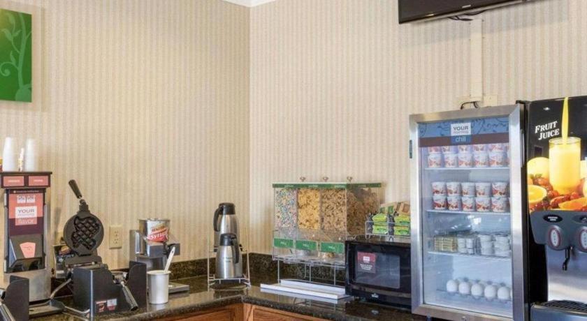 Comfort Suites Plainview