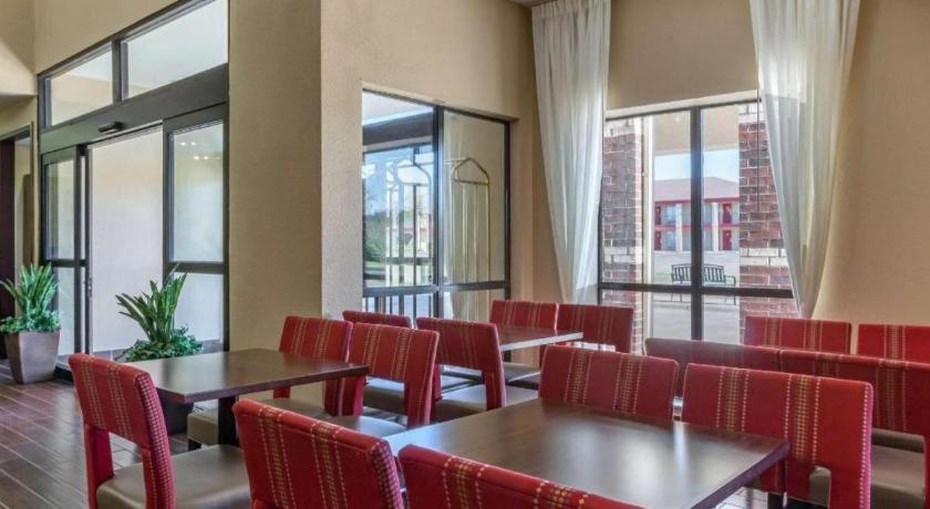 Comfort Suites Plainview