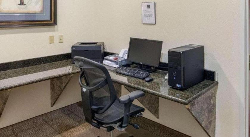 Comfort Suites Plainview