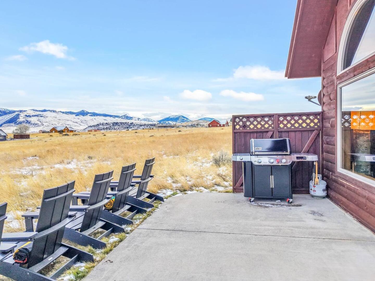 Yellowstone Fun House Hot Tub Game Room 360 Views view 4