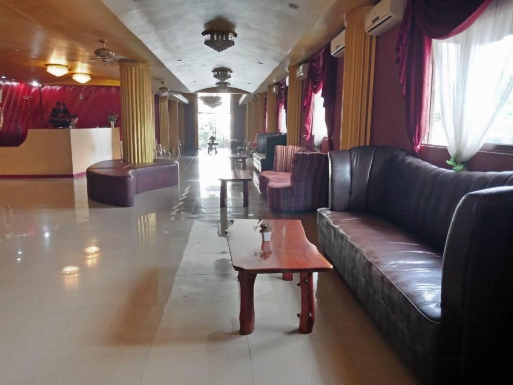 OYO 2574 Z Suites Hotel - Image 3