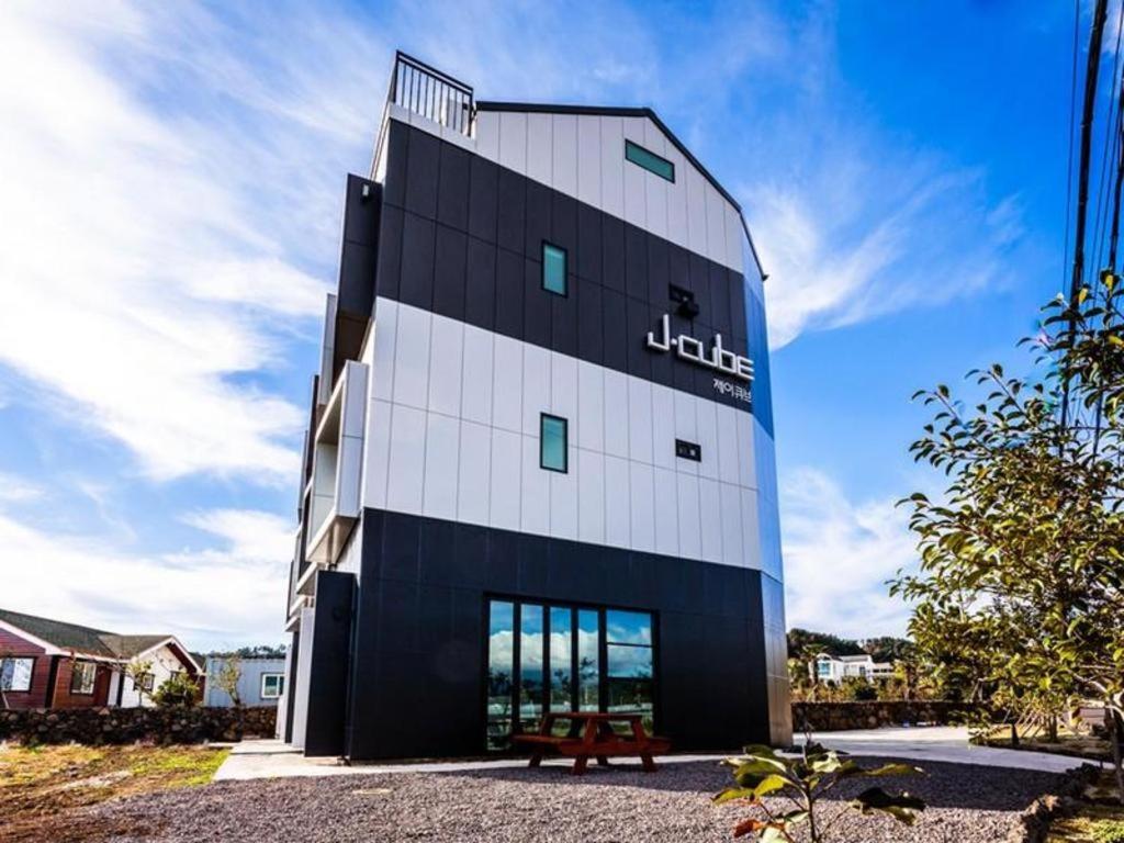 J Cube Pension