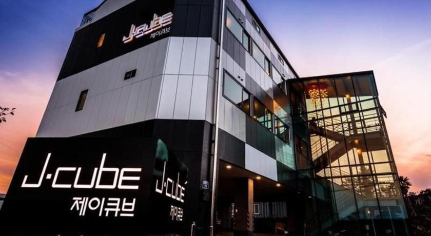 J Cube Pension