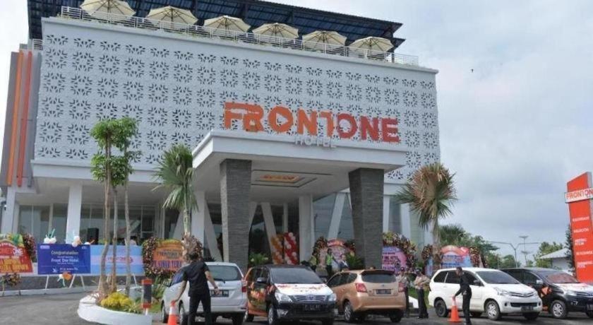 Front One Hotel Pamekasan Madura