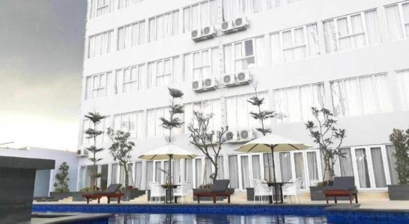 Front One Hotel Pamekasan Madura