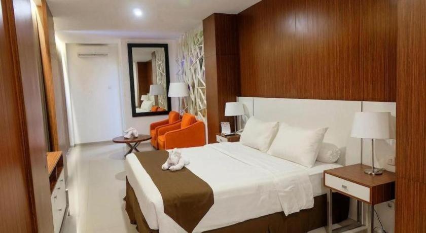Front One Hotel Pamekasan Madura