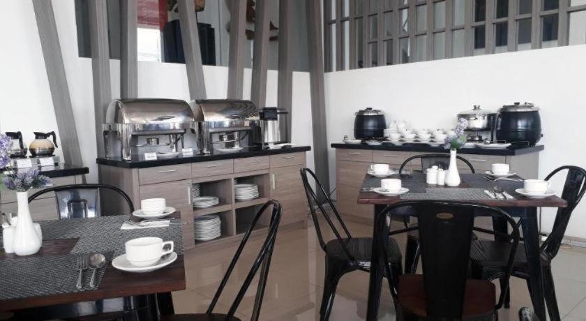 Front One Hotel Pamekasan Madura