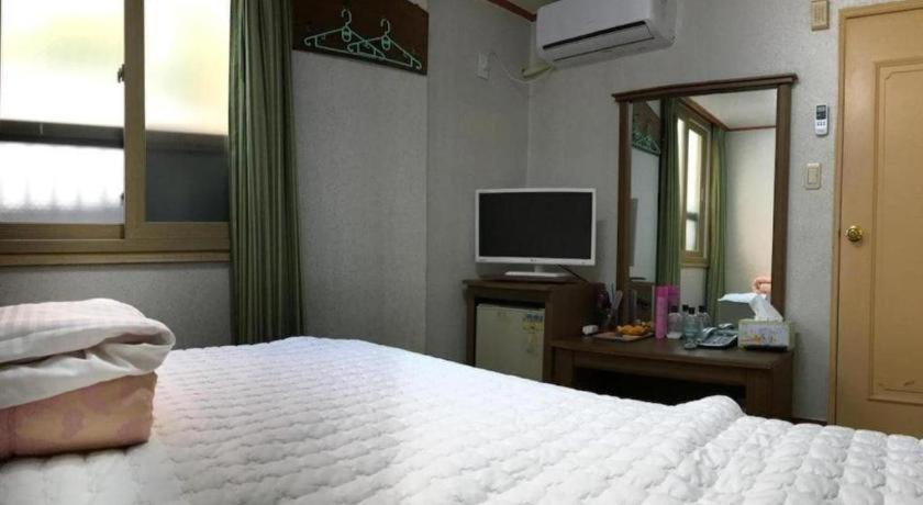 J Motel