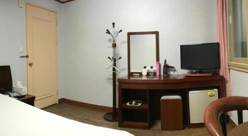 J Motel