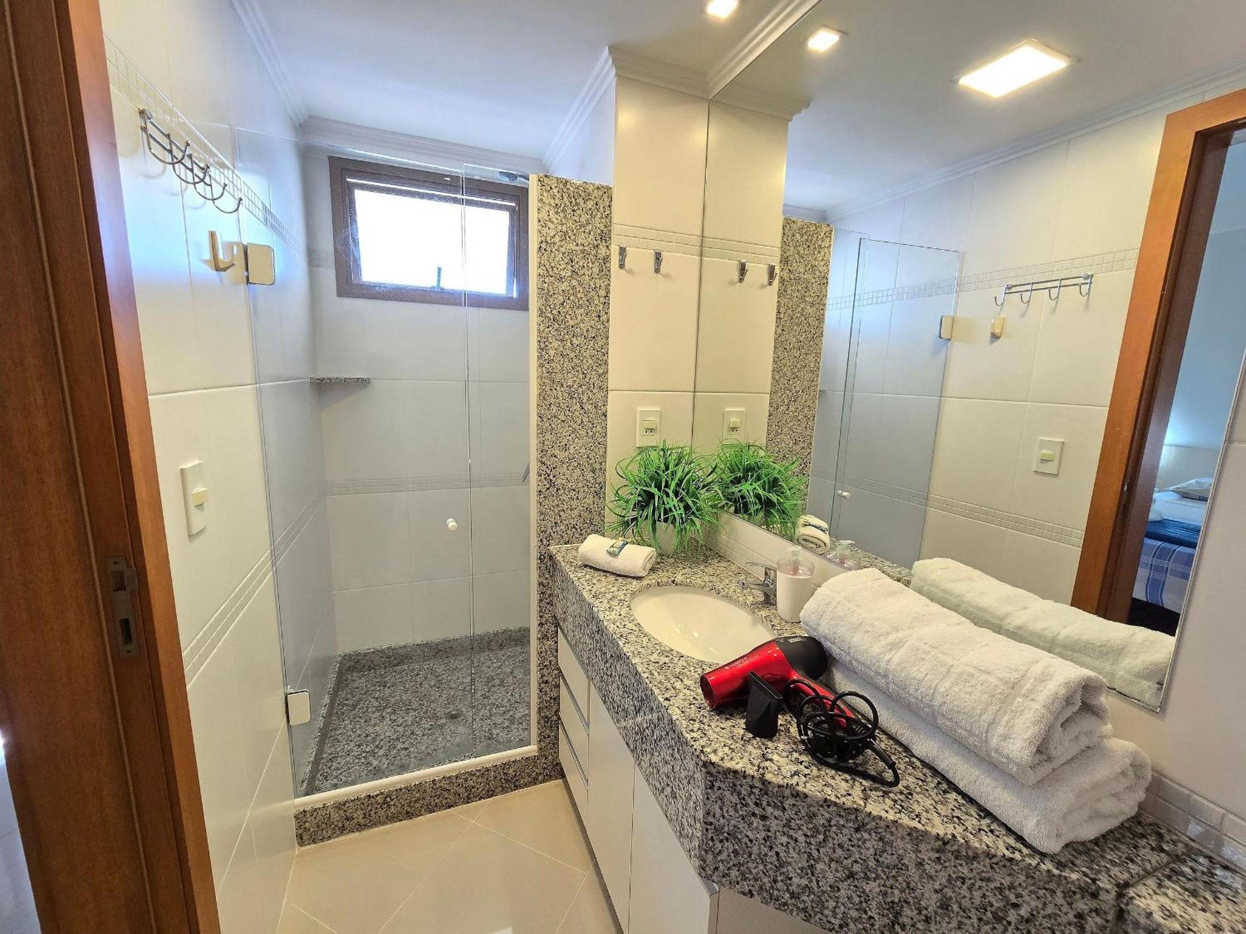 Apartamentos Ed. Costa Sul - Centro BC/Piscina/Jacuzzi/Garagem