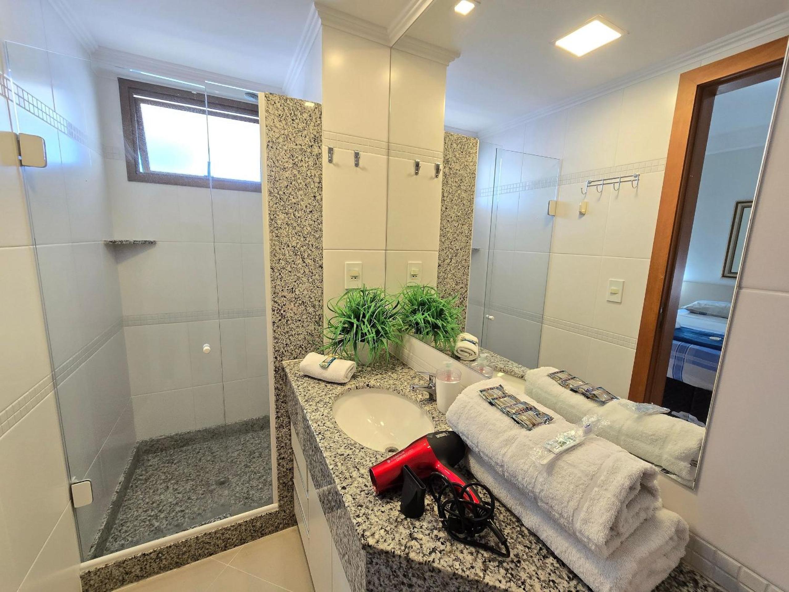 Apartamentos Ed. Costa Sul - Centro BC/Piscina/Jacuzzi/Garagem