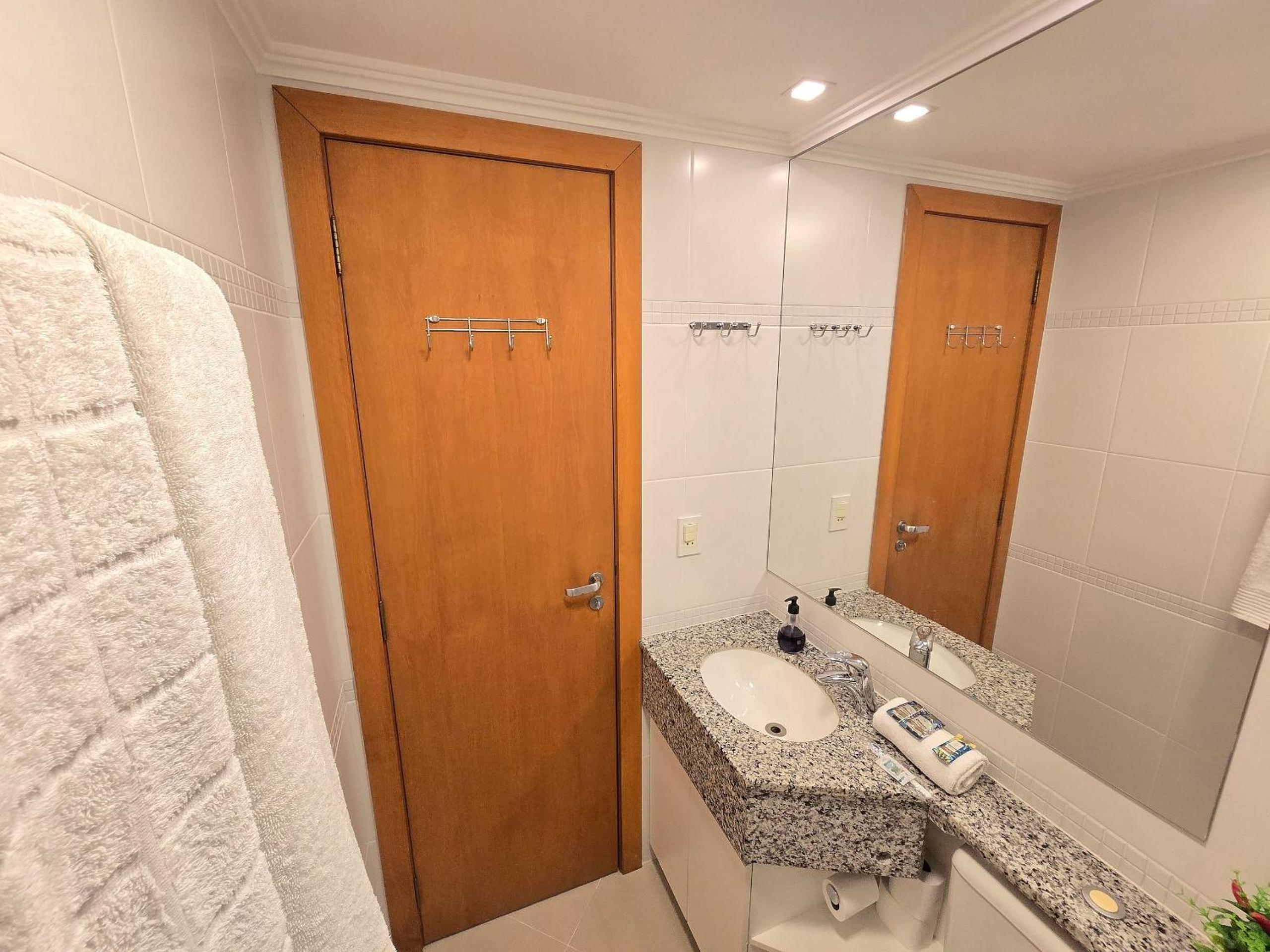 Apartamentos Ed. Costa Sul - Centro BC/Piscina/Jacuzzi/Garagem