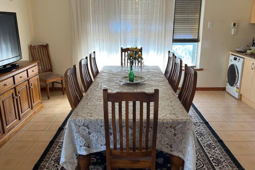 Croydon Beautiful entire top floor 200sqm