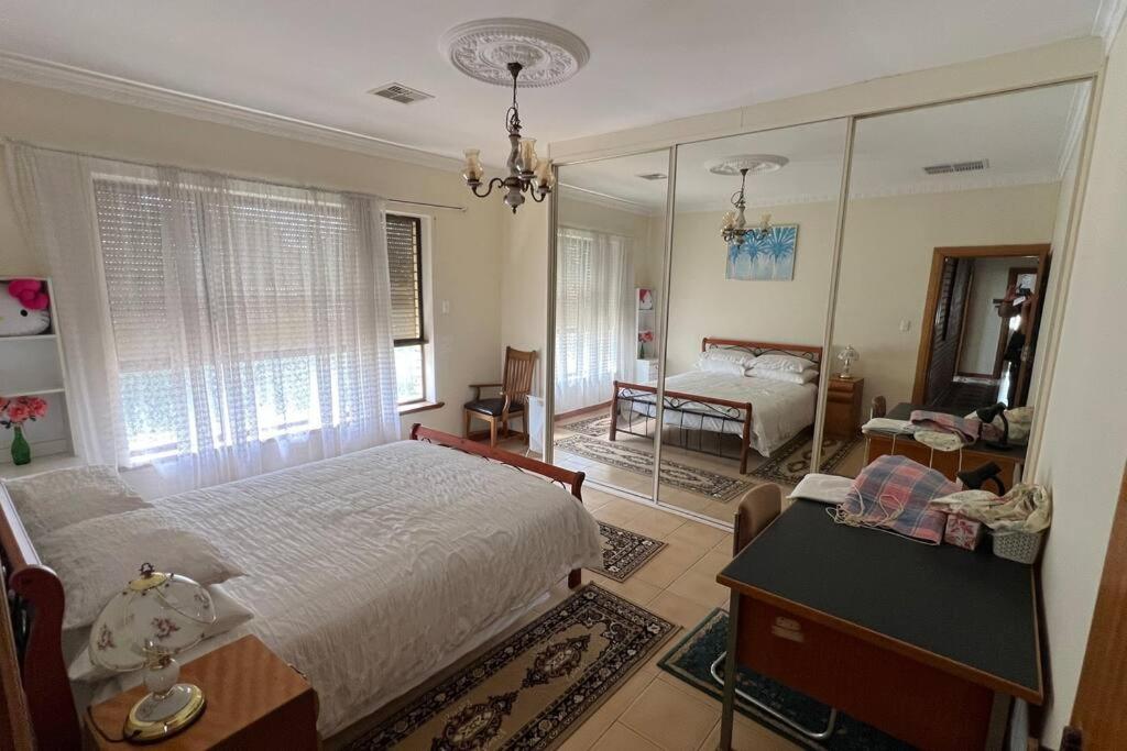 Croydon Beautiful entire top floor 200sqm