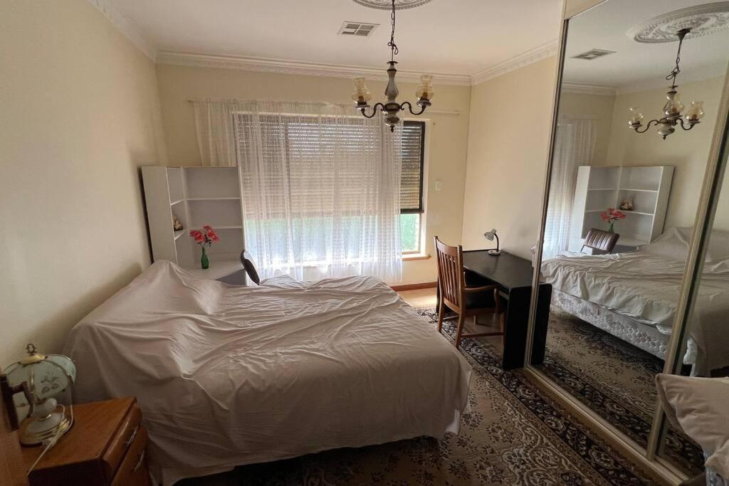 Croydon Beautiful entire top floor 200sqm