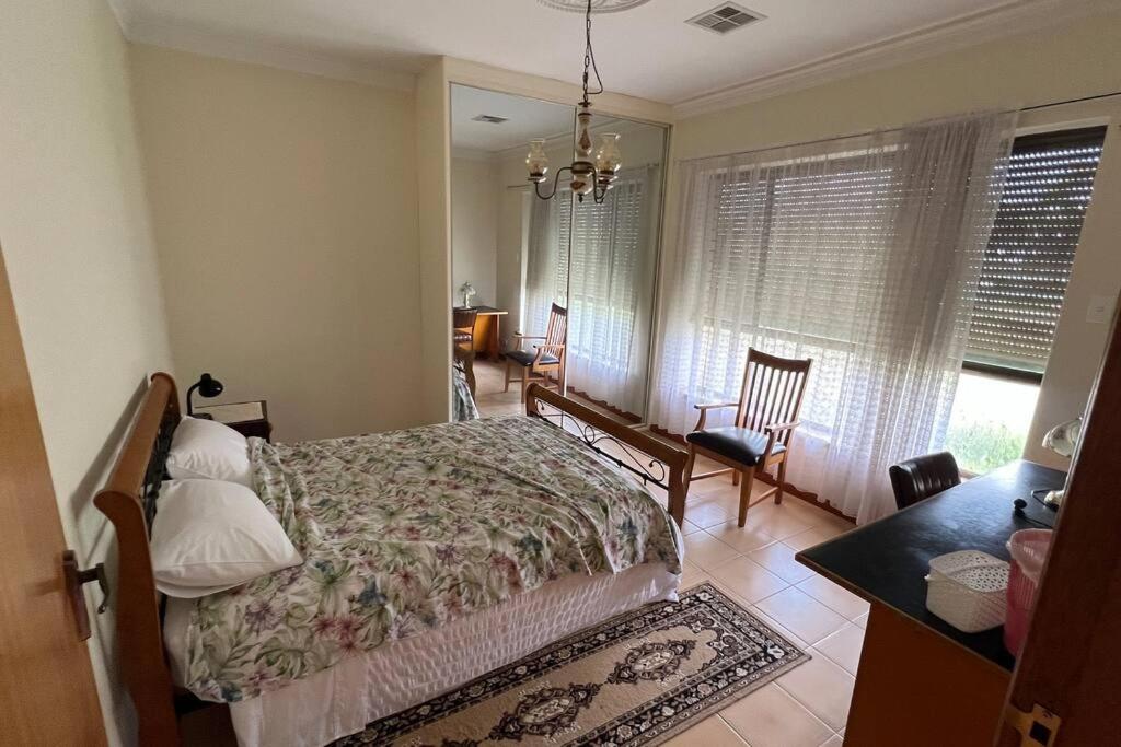 Croydon Beautiful entire top floor 200sqm