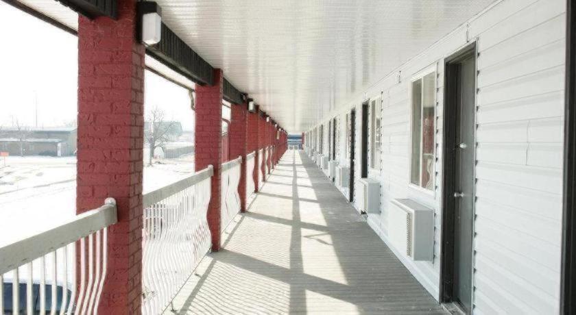 Medicine Hat Inn & Suites