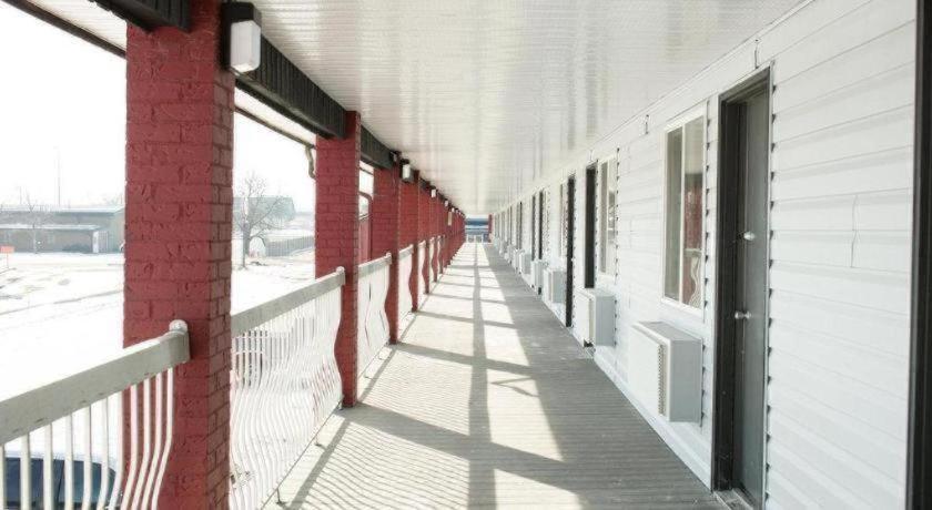 Medicine Hat Inn & Suites