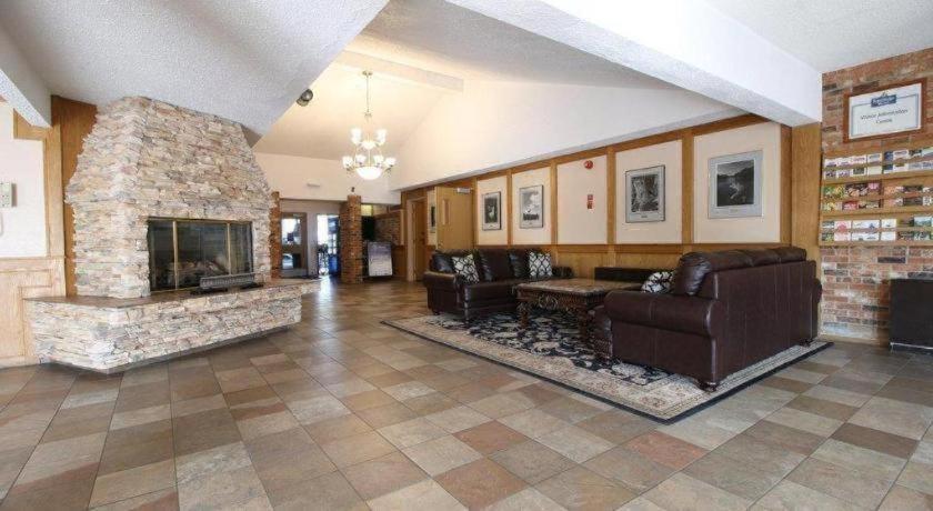 Medicine Hat Inn & Suites