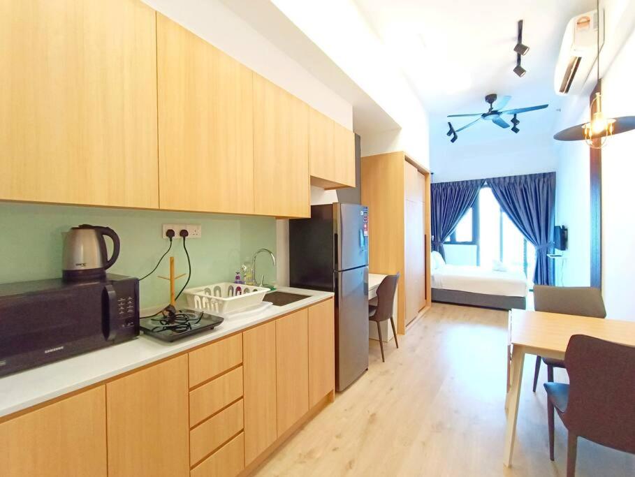 COL 23a8B Modern KLCC View Studio