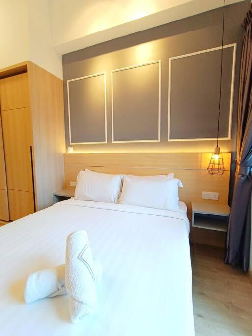 COL 23a8B Modern KLCC View Studio