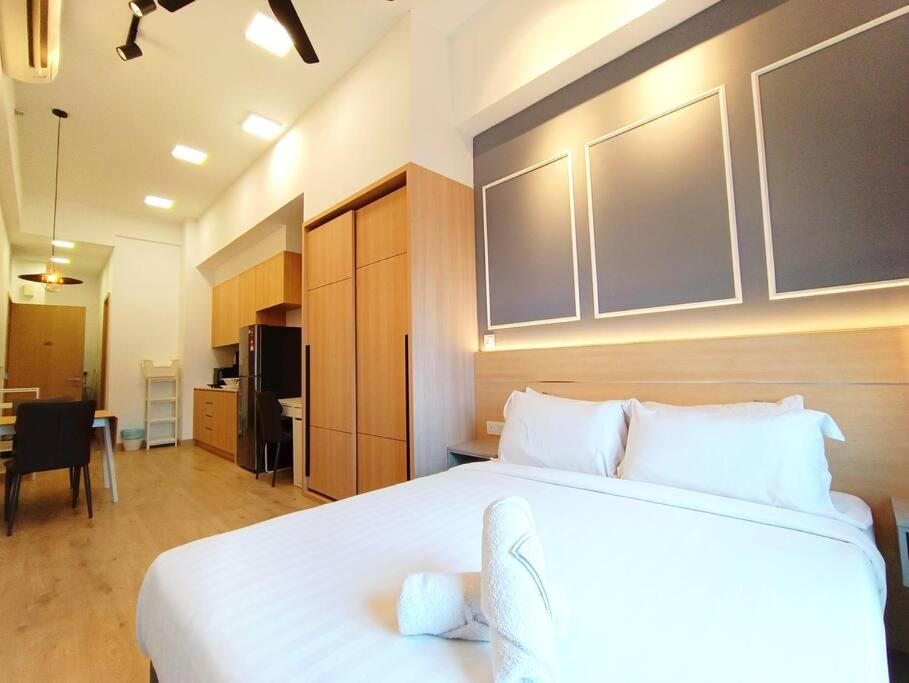 COL 23a8B Modern KLCC View Studio