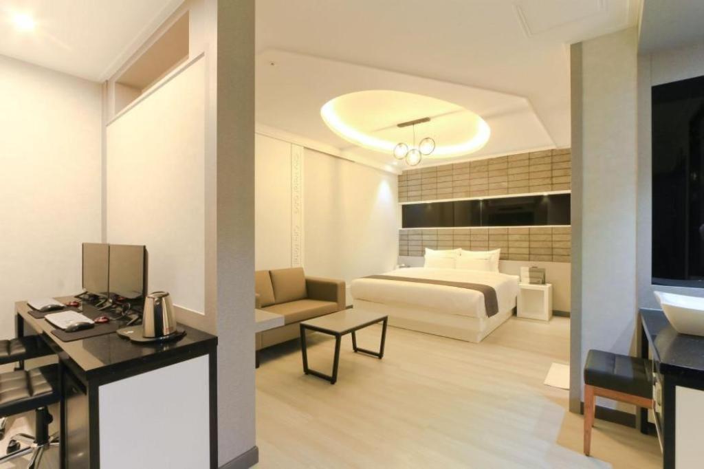 City Hotel G&G view 5