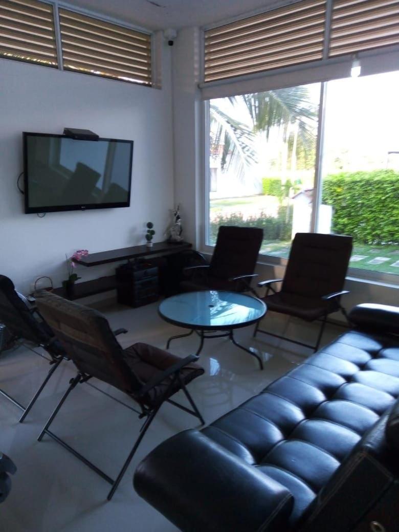 Espectacular Casa Campestre entre Giradot-Espinal