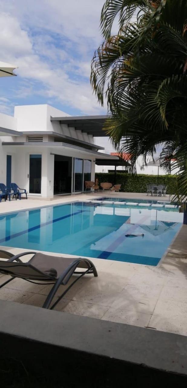 Espectacular Casa Campestre entre Giradot-Espinal