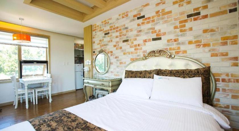 Port Avenue Hotel N Resort