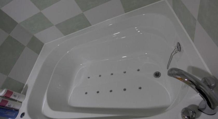 Shampoo Hotel