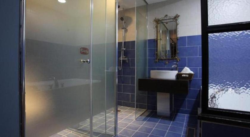 Shampoo Hotel