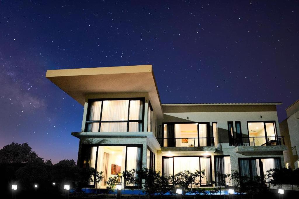 Diamond Bay Golf and Villas