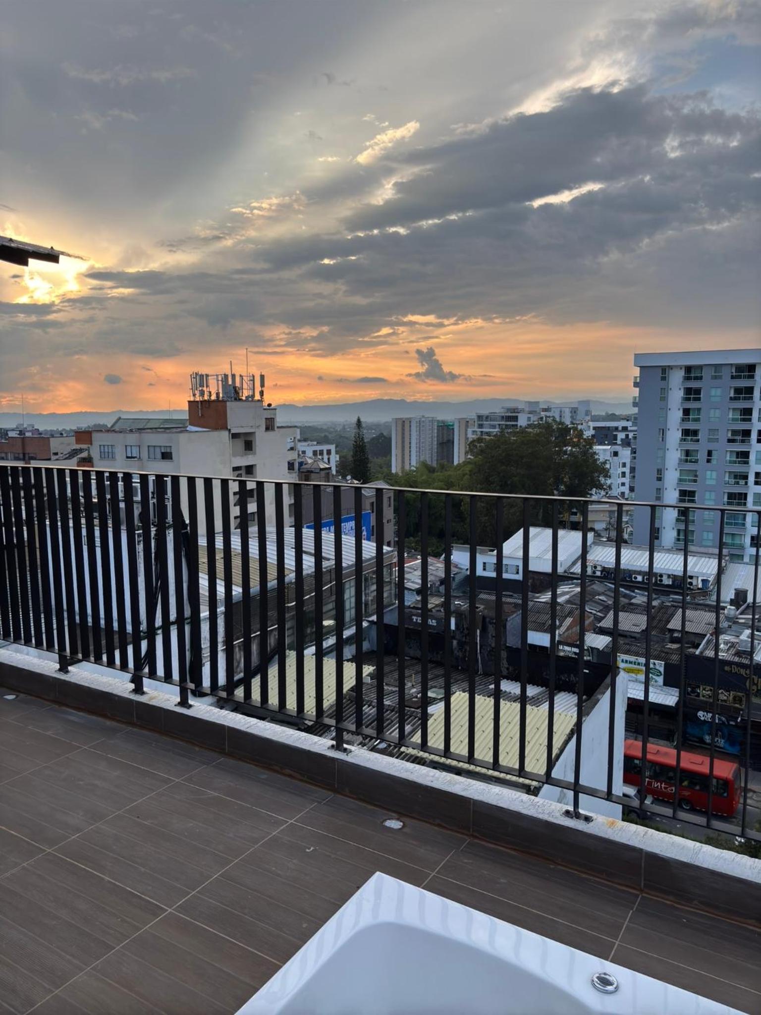 Hotel Hermoso Apartaestudio En El Norte De Armenia, Edificio Estocolmo